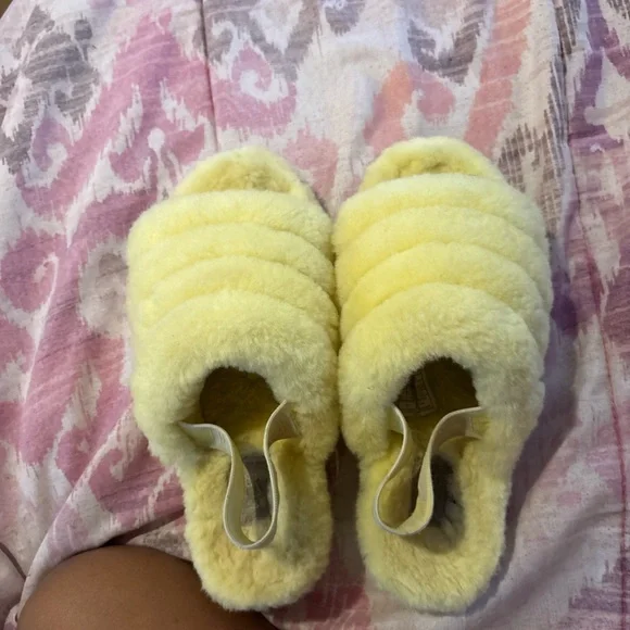 UGG Cream Fuzzy Slippers - Picture 1 of 3